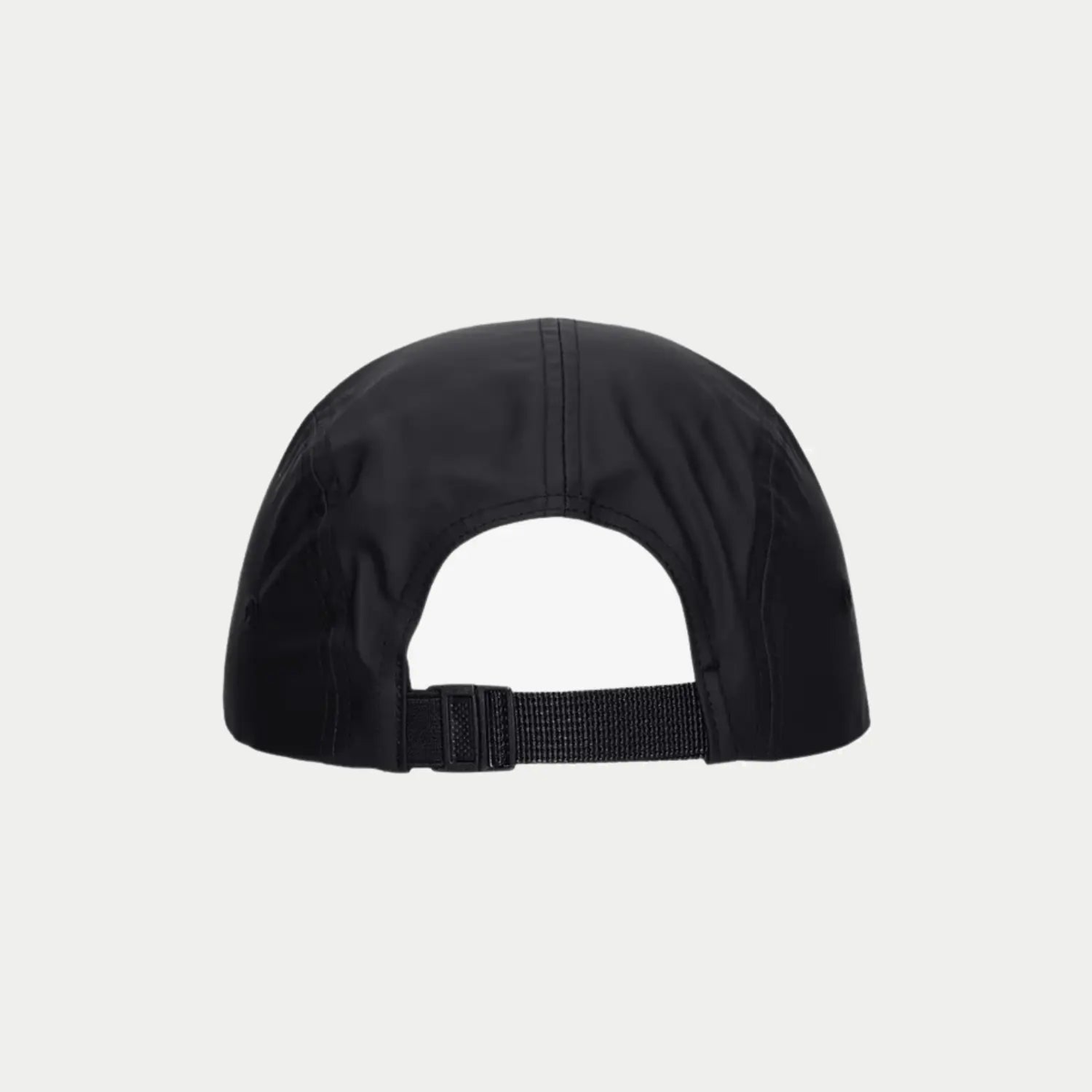 Dos de la 5 Panel Cap noire, ouverture arrière et sangle réglable à boucle plate