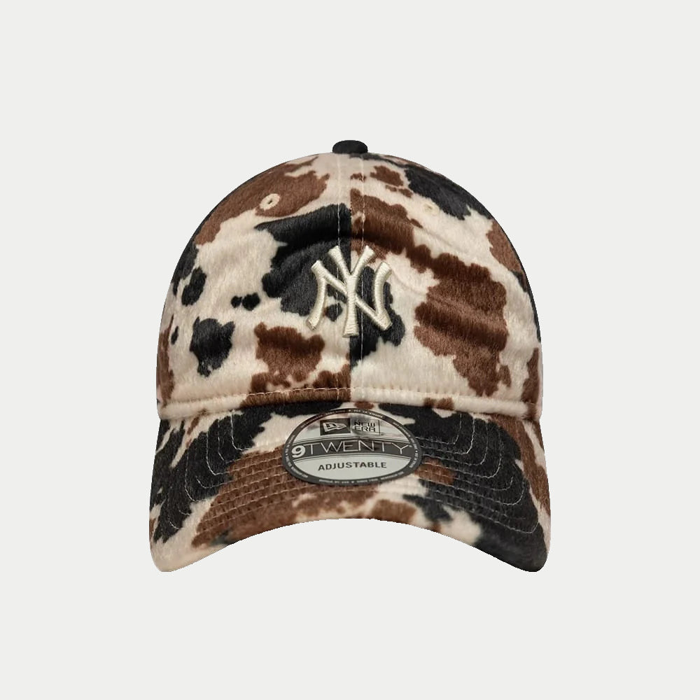 Casquette 9Twenty New York Yankees Animal Print beige New Era - trois-quarts avant gauche, New Era Flag brodé sur le côté