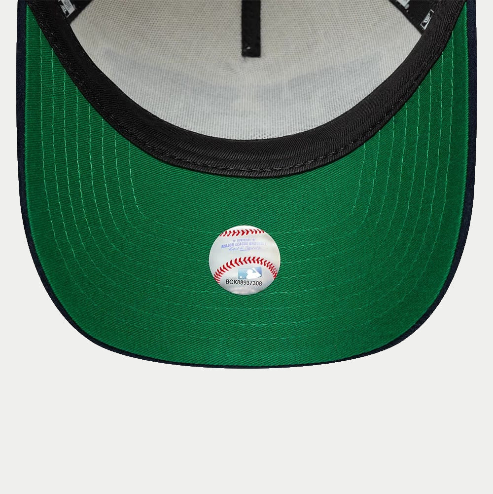 Casquette 9Forty E-Frame New York Yankees suédine crème et bleu marine New Era - dessous de la visière, sous-visière verte et étiquette MLB