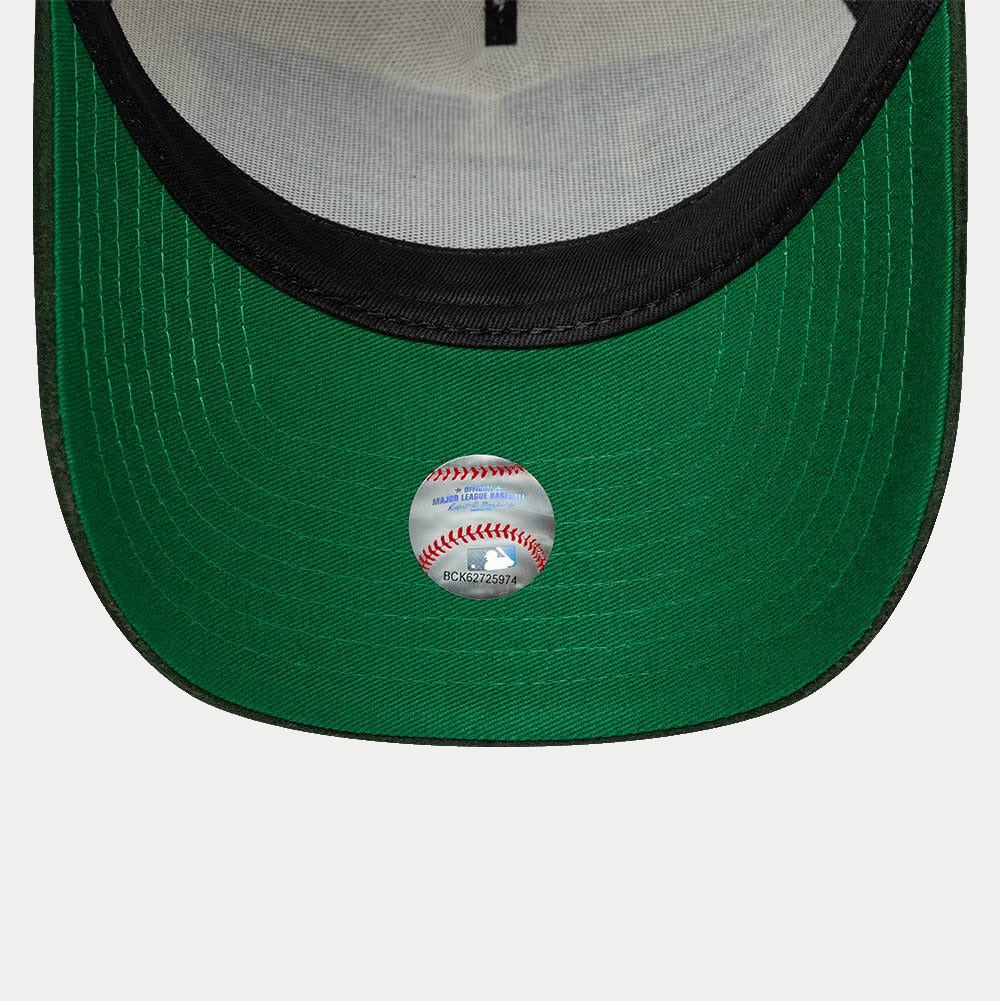 Casquette 9Forty E-Frame New York Yankees suédine crème et vert New Era - dessous de la visière, sous-visière verte et étiquette MLB