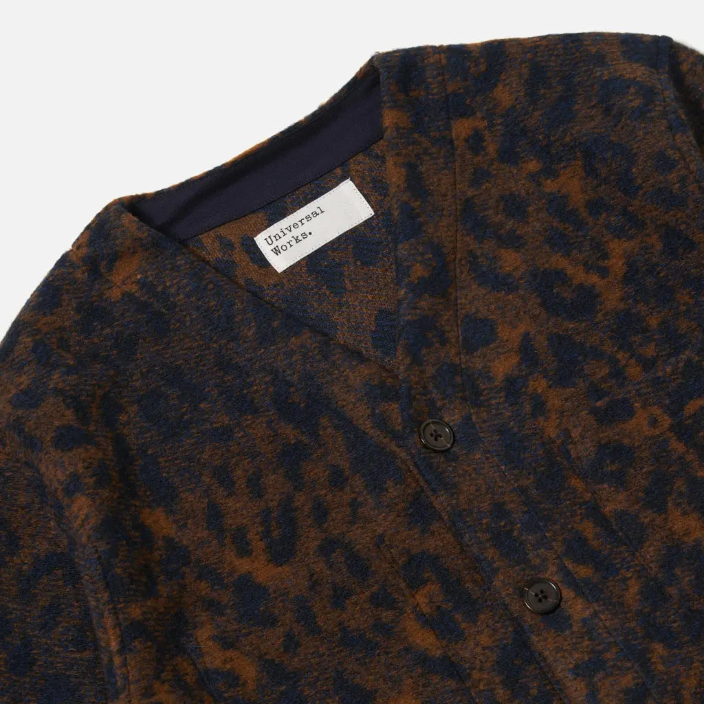UNIVERSAL WORKS -  CARDIGAN LÉOPARD NAVY & BROWN -  Klubb