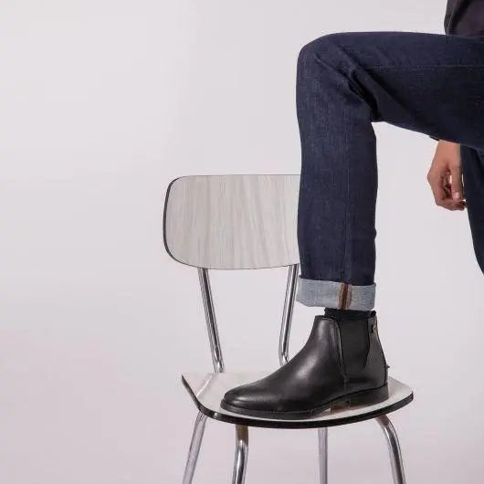 BLACK LEATHER CHELSEA BOOTS