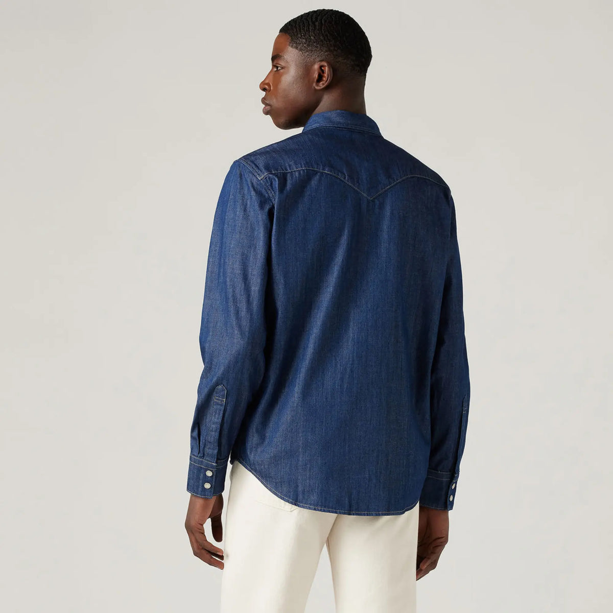 Chemise Western Barstow Red Cast Rinse Marbled Levi's portée de dos : empiècement western et ourlet arrondi