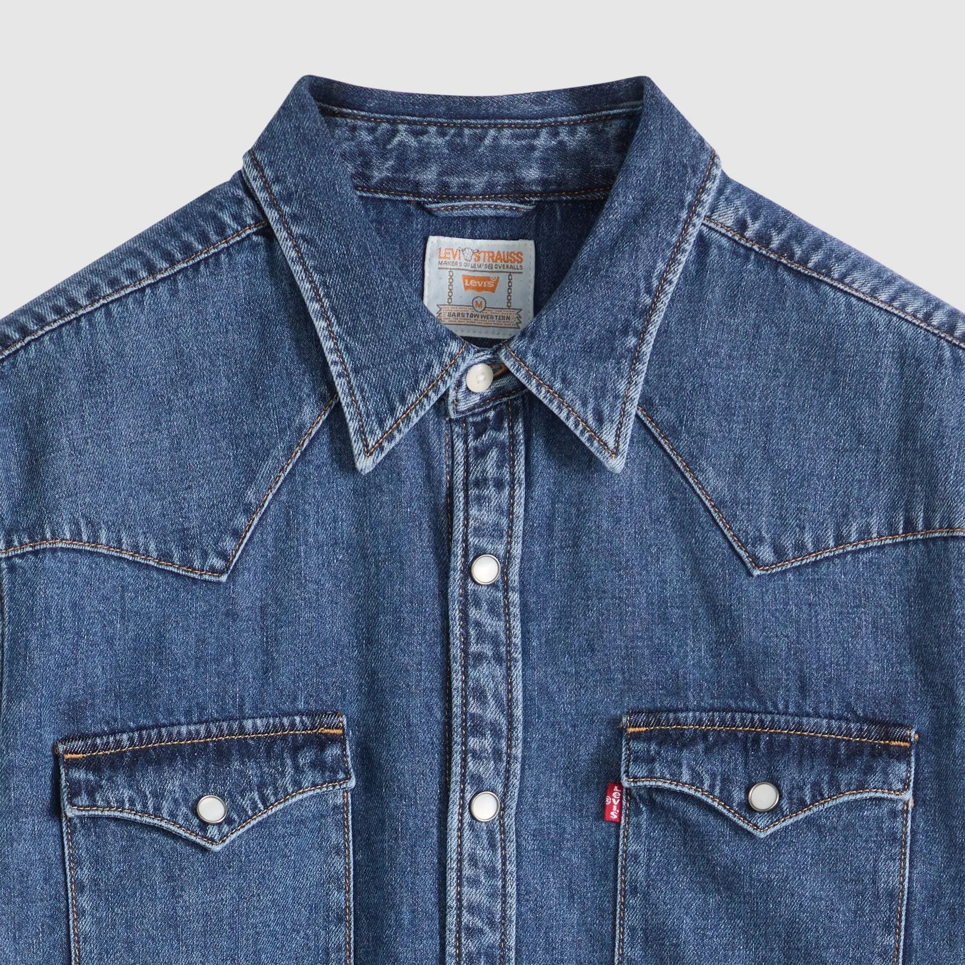 Chemise Barstow Levi's Solucell Western, détail du col et de l'étiquette Levi Strauss sur la patte de boutonnage