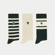 Les 3 paires de chaussettes Faguo à plat : rayée, écru unie et vert foncé à bandes, broderie arbre