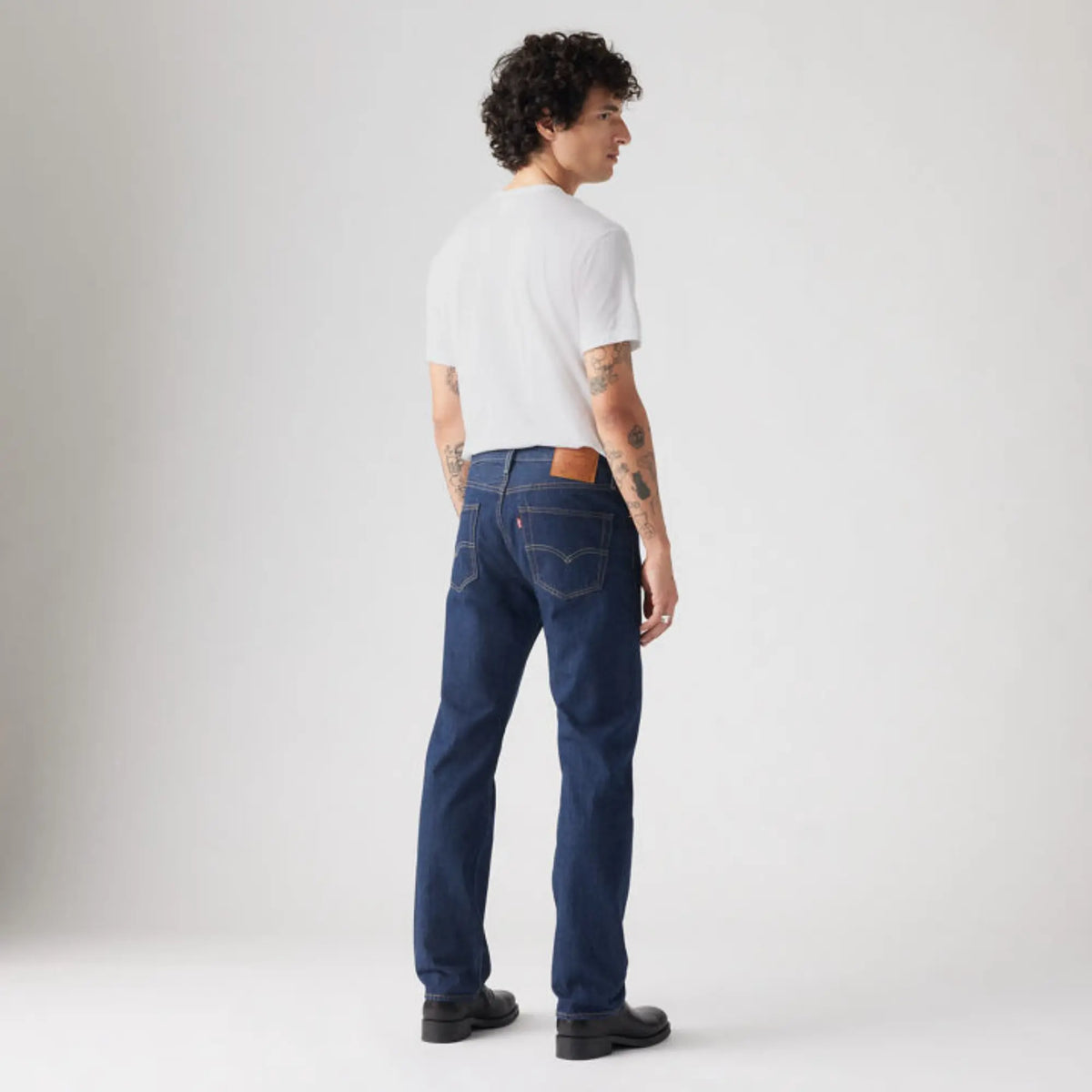Jean Levi's 501 Original One Wash vu de dos, patch cuir et étiquette rouge Levi's sur la poche arrière