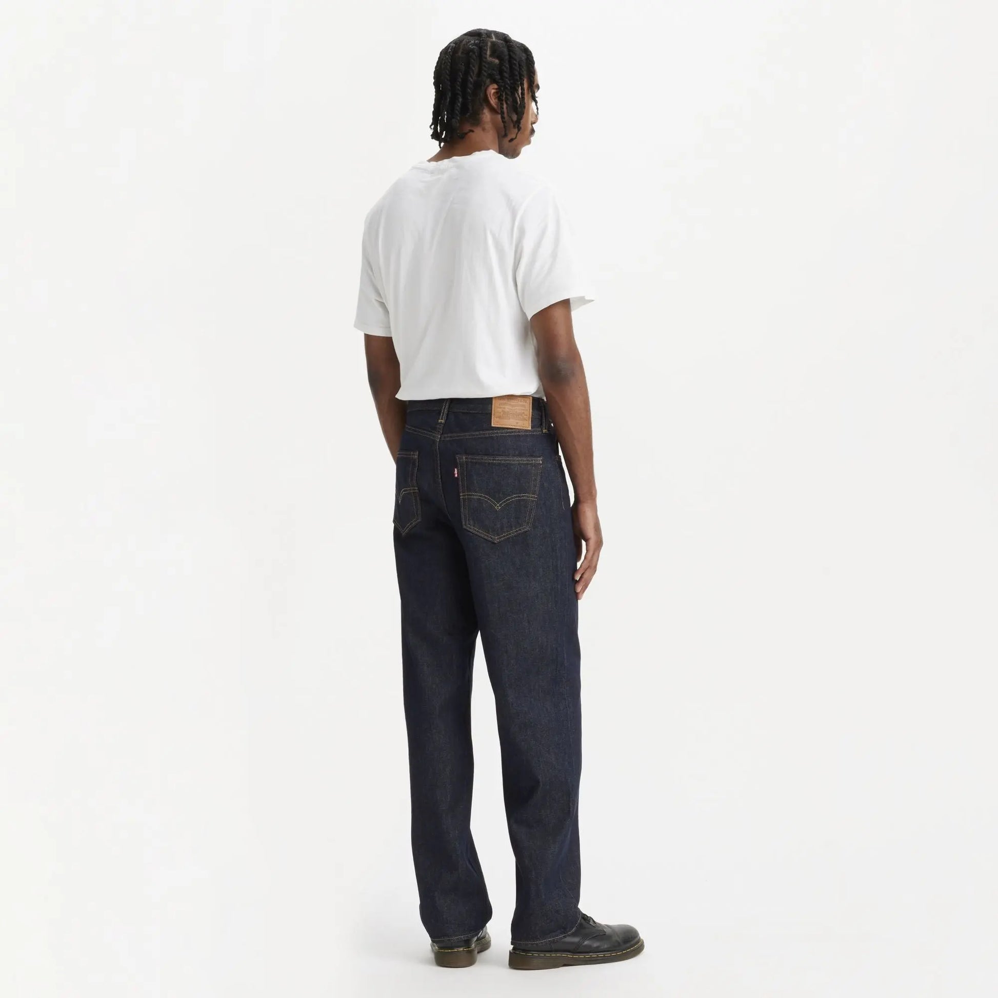 Jean Levi's 568 Loose Straight Welcome To The Game vu de dos : poches plaquées, patch cuir et étiquette rouge