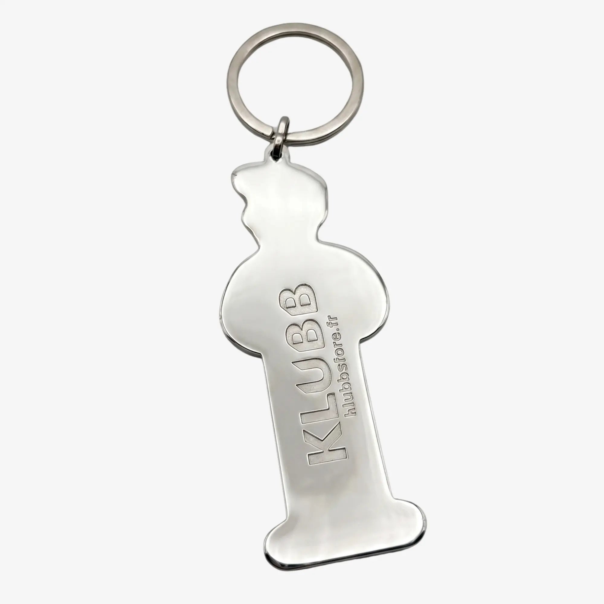 Verso poli du porte-clés Klubb, silhouette en métal argenté gravée en creux KLUBB et klubbstore.fr, anneau de jonction
