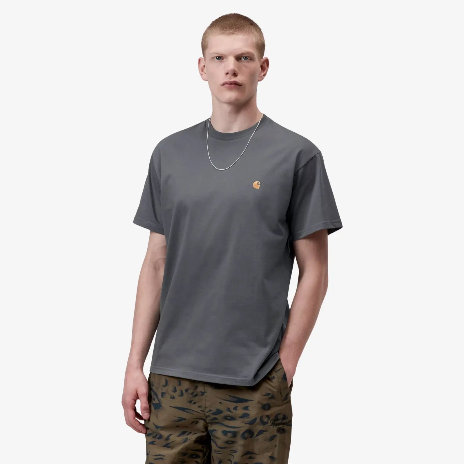 T-shirt Chase Carhartt WIP Styx - détail broderie logo C poitrine
