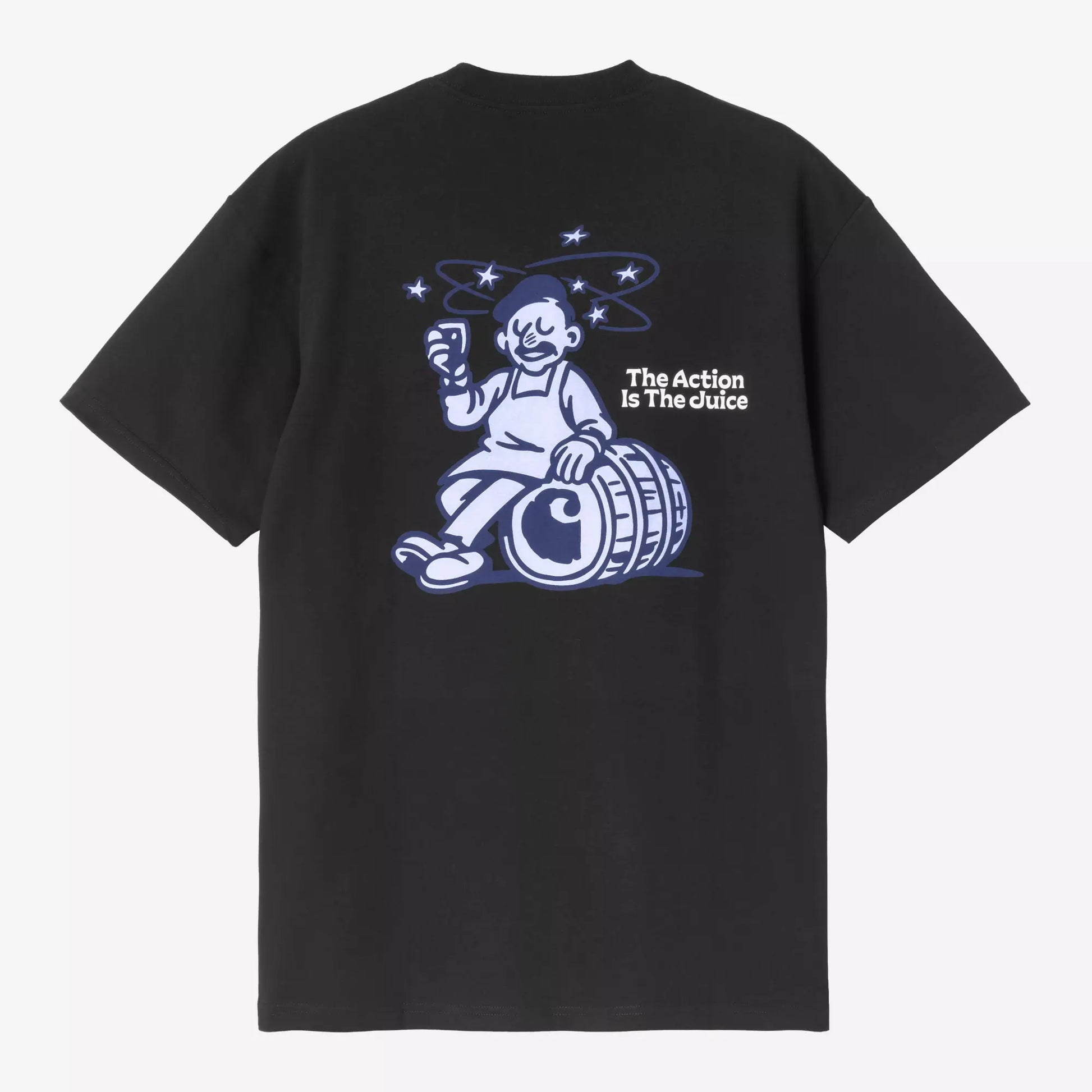 Dos du T-shirt Grape Picker noir à plat : vendangeur assis sur un tonneau, imprimé bleu marine et lavande, slogan The Action Is The Juice en blanc