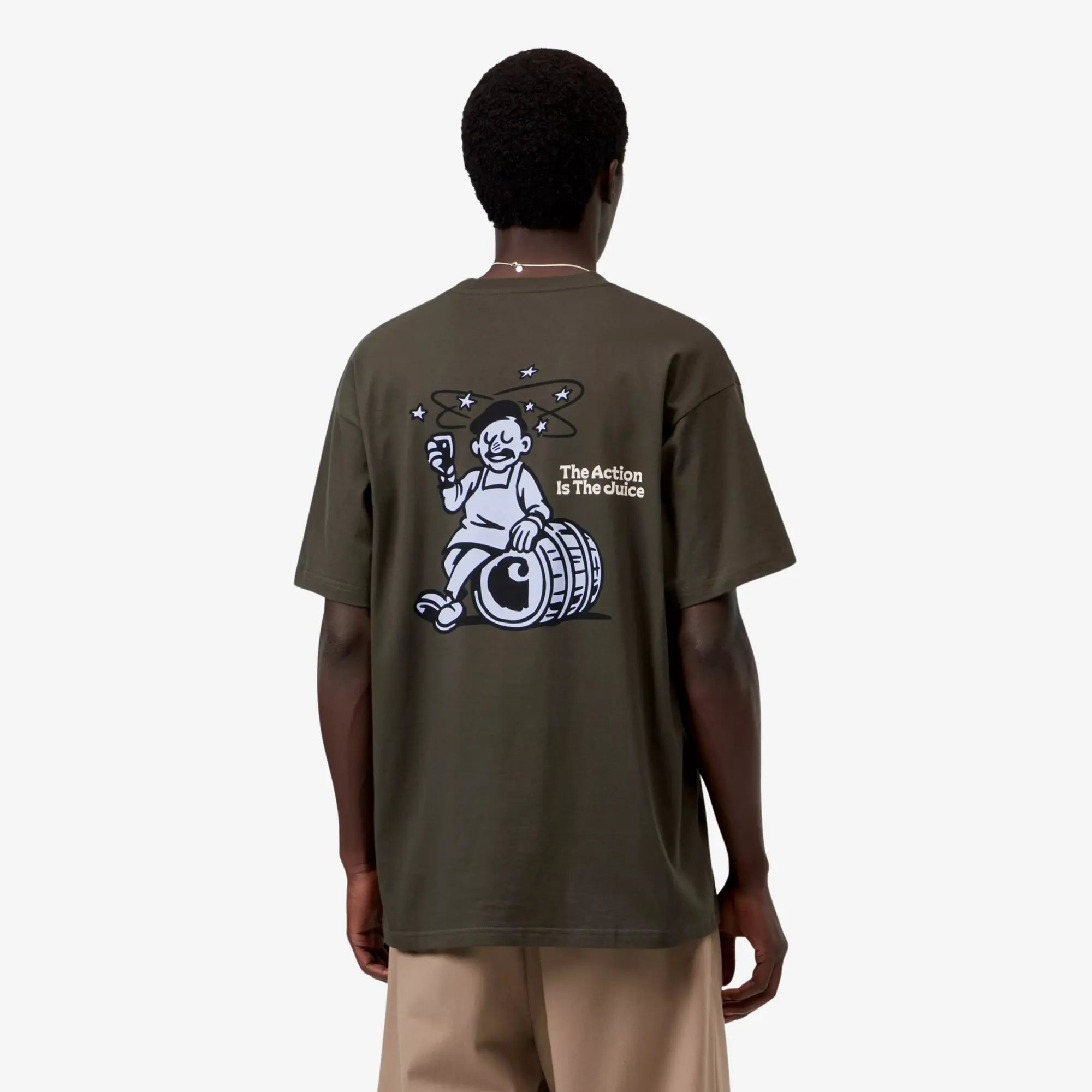 T-shirt Grape Picker Cypress Carhartt WIP porté de dos - grand imprimé vendangeur au verre de vin sur fond vert kaki