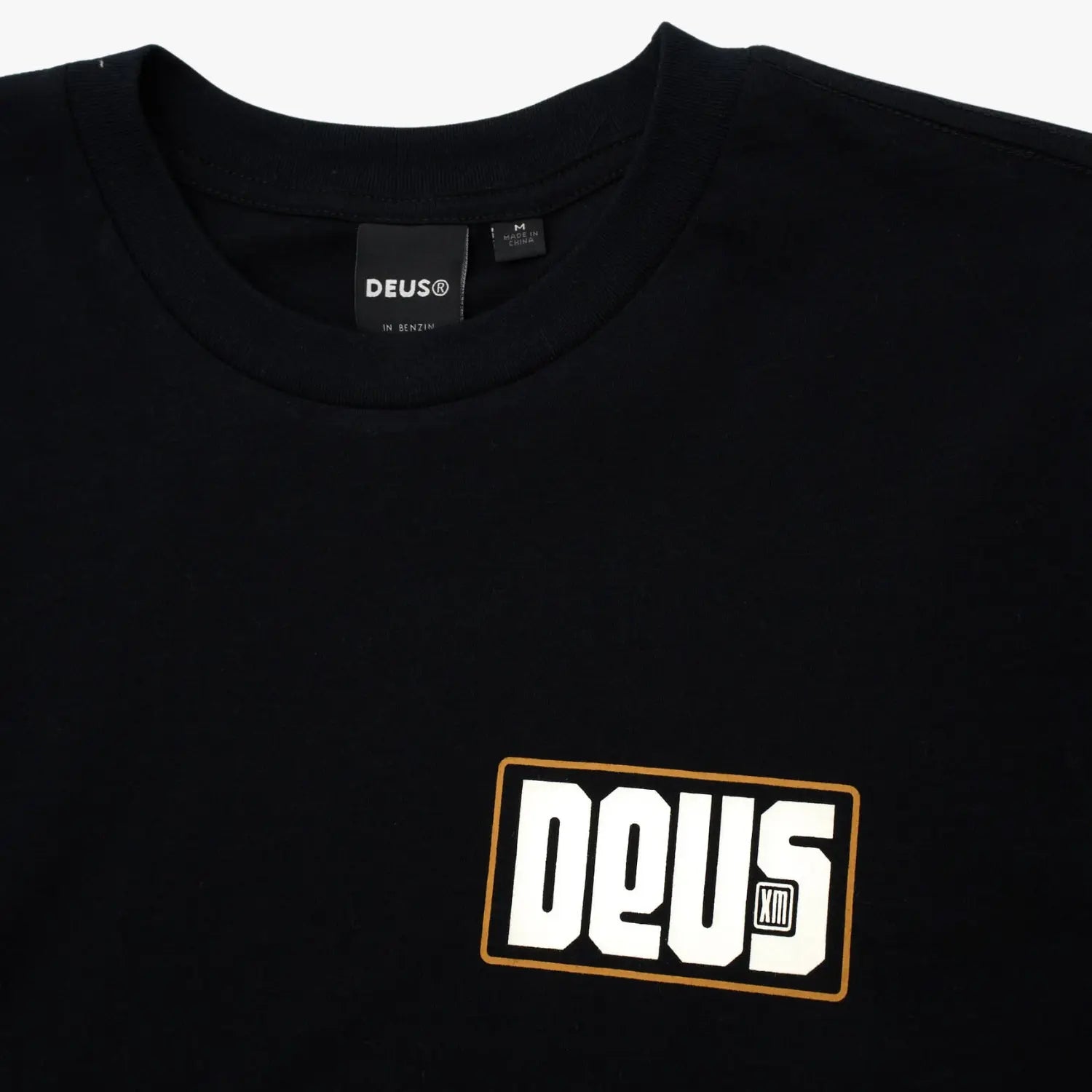 DEUS EX MACHINA -  T-SHIRT OUTAGE -  Klubb