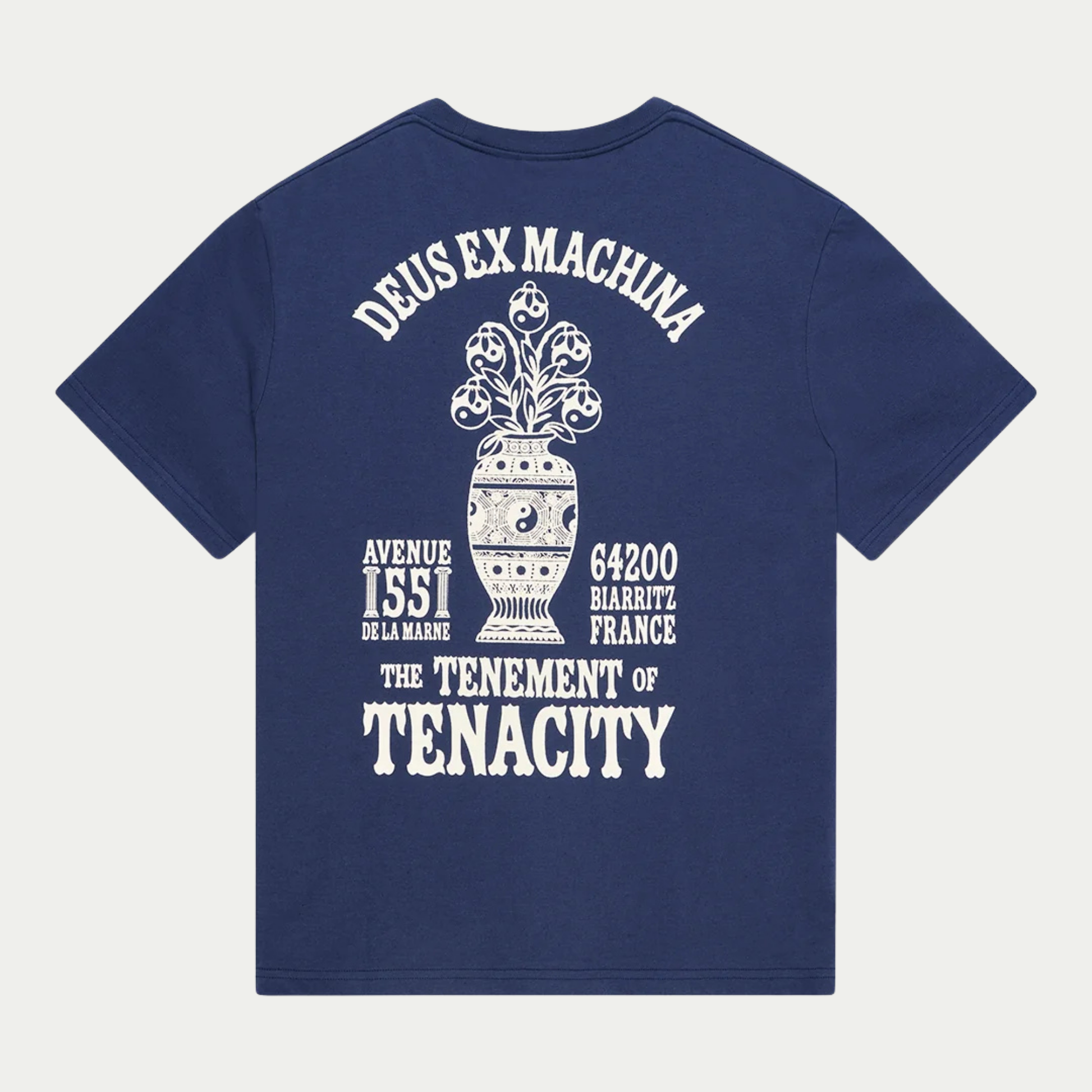 Dos du T-shirt Biarritz Ceramic bleu marine : vase en céramique fleuri écru, adresse Biarritz et The Tenement of Tenacity