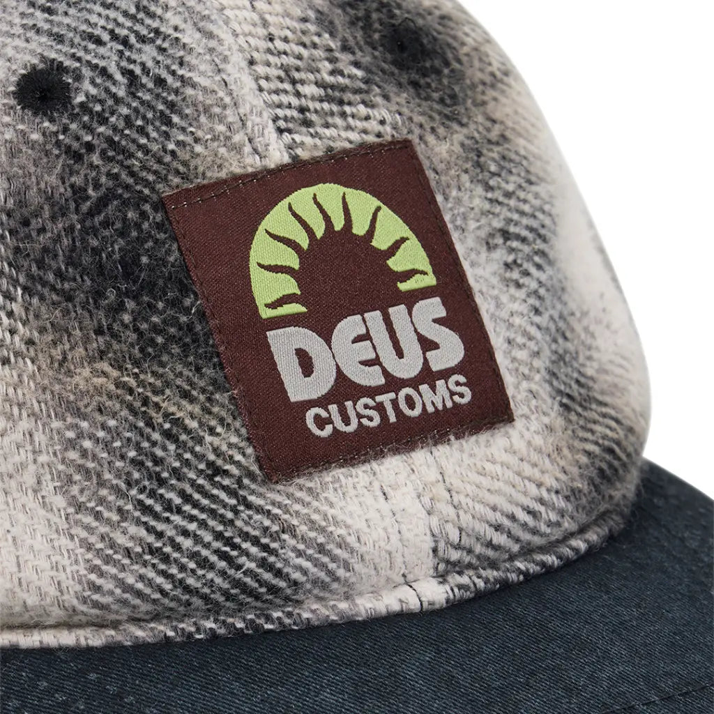 DEUS EX MACHINA -  VACAY CHECK CAP WHITE -  Klubb