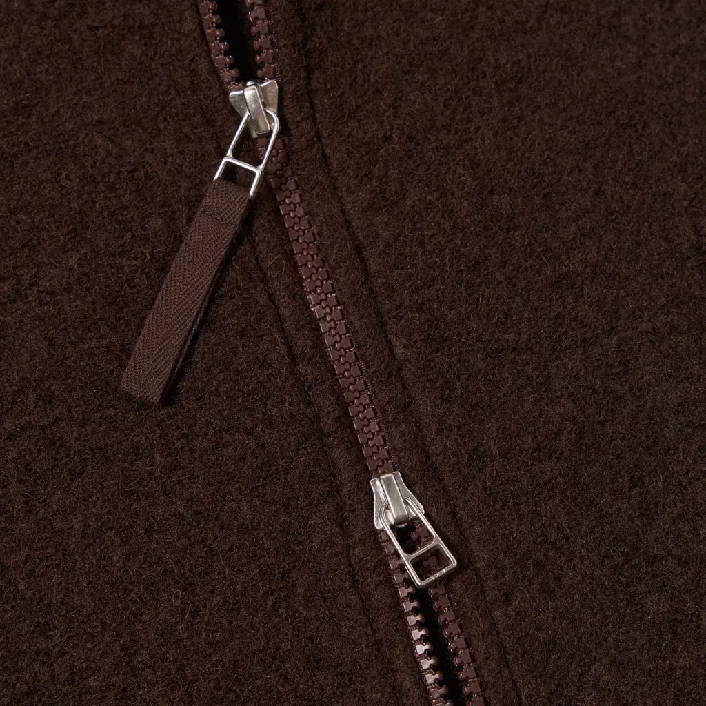UNIVERSAL WORKS -  ZIP BOMBER BROWN -  Klubb