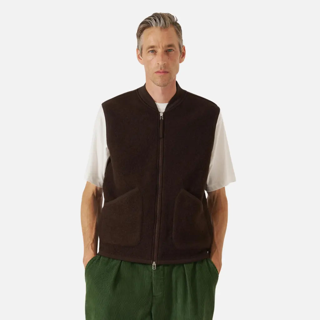 UNIVERSAL WORKS -  ZIP WAISTCOAT BROWN -  Klubb
