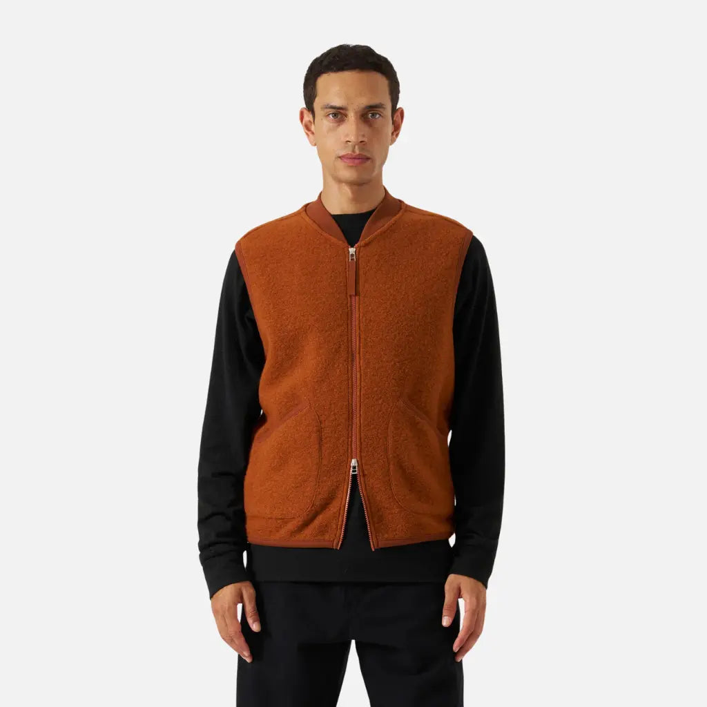 UNIVERSAL WORKS -  ZIP WAISTCOAT RUST -  Klubb