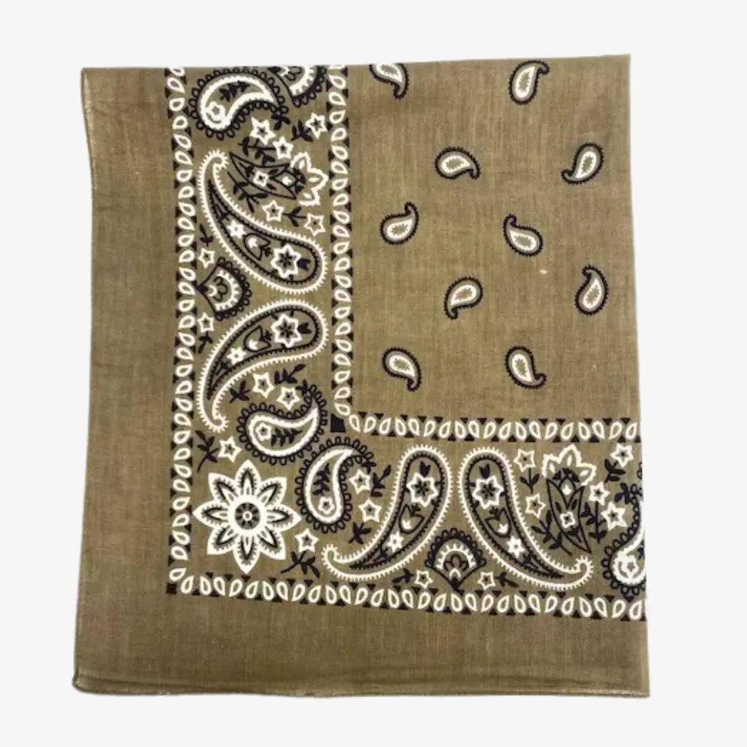 Bandana kaki doré plié en carré, bordure cachemire écrue et brun foncé
