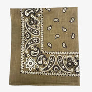 Bandana kaki doré plié en carré, bordure cachemire écrue et brun foncé