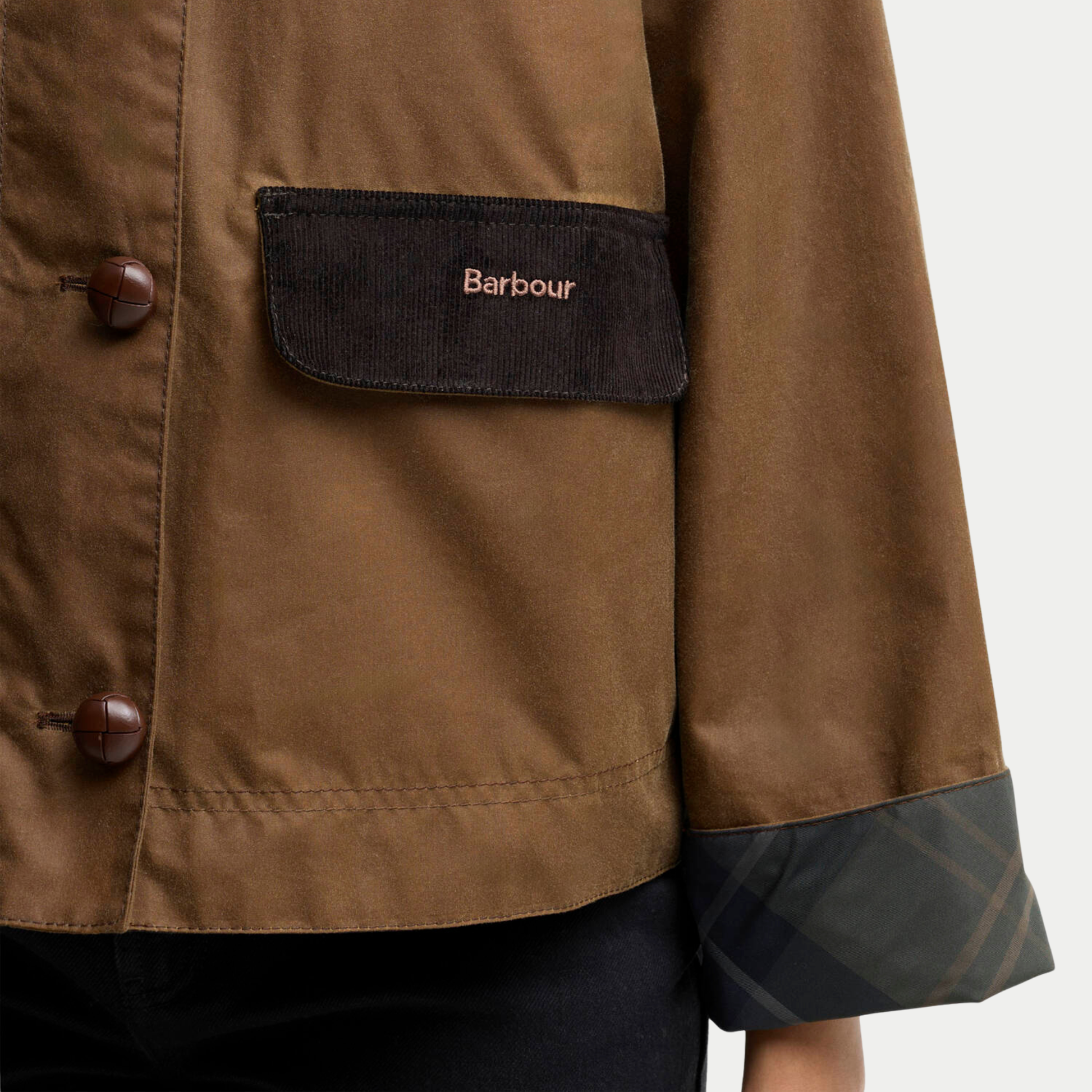 Poche à rabat en velours de la veste Adina, broderie Barbour, boutons football et poignet doublé tartan