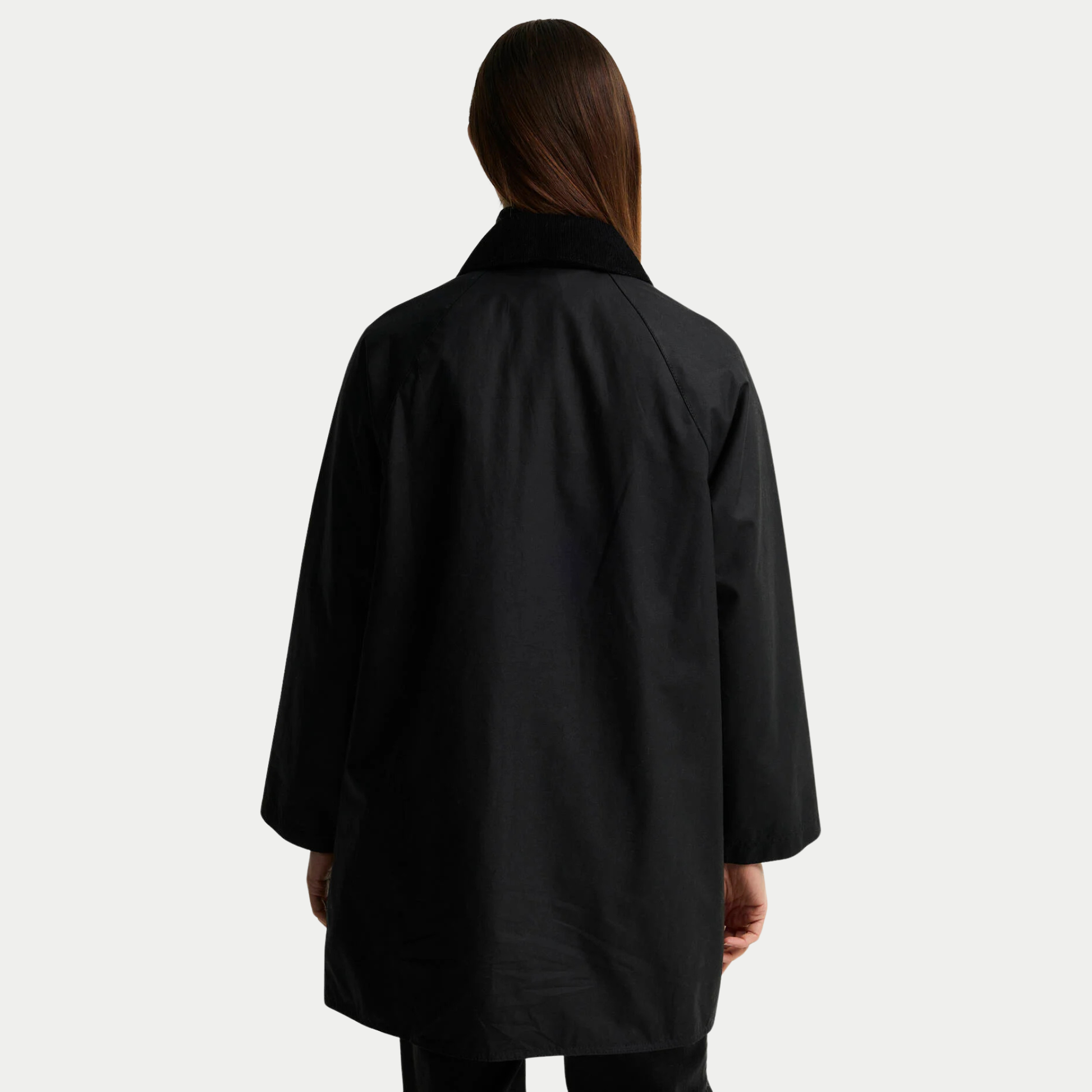 Dos de la veste cirée Modern Beaufort noire, coupe ample et col en velours côtelé noir