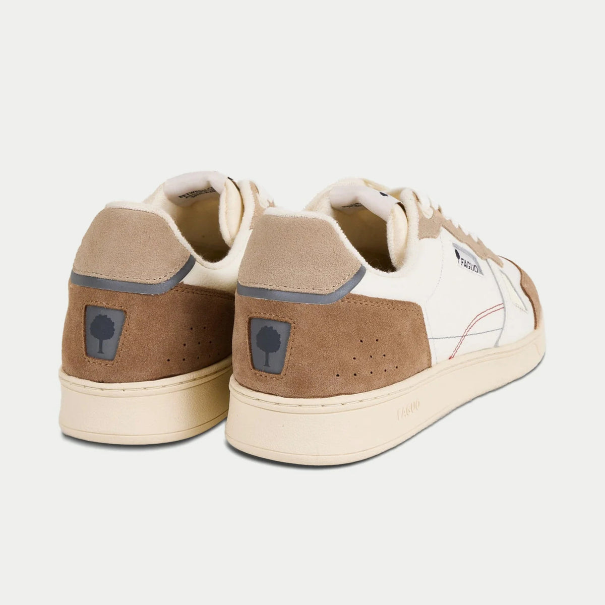Baskets Commute 1 beige et camel Faguo - paire de dos, contreforts en daim et patch arbre sur le talon
