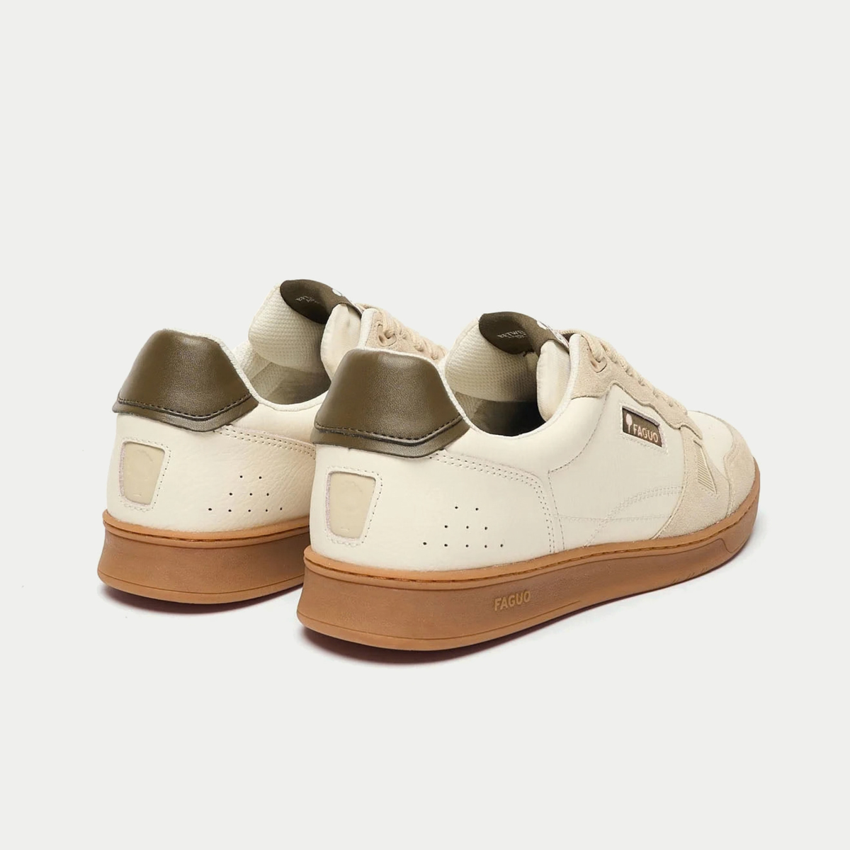 Baskets Commute 1 écru et kaki Faguo - paire de trois quarts arrière, contreforts en cuir kaki