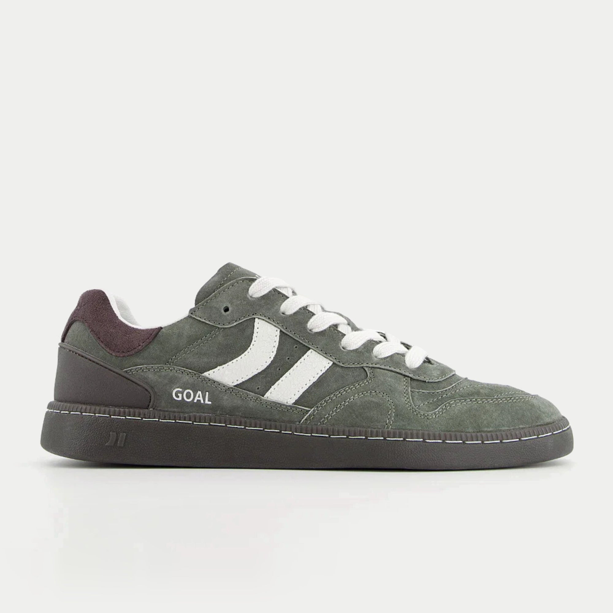 Baskets Goal Umber Edge kaki Coolway - profil extérieur, double bande blanche et contrefort bordeaux