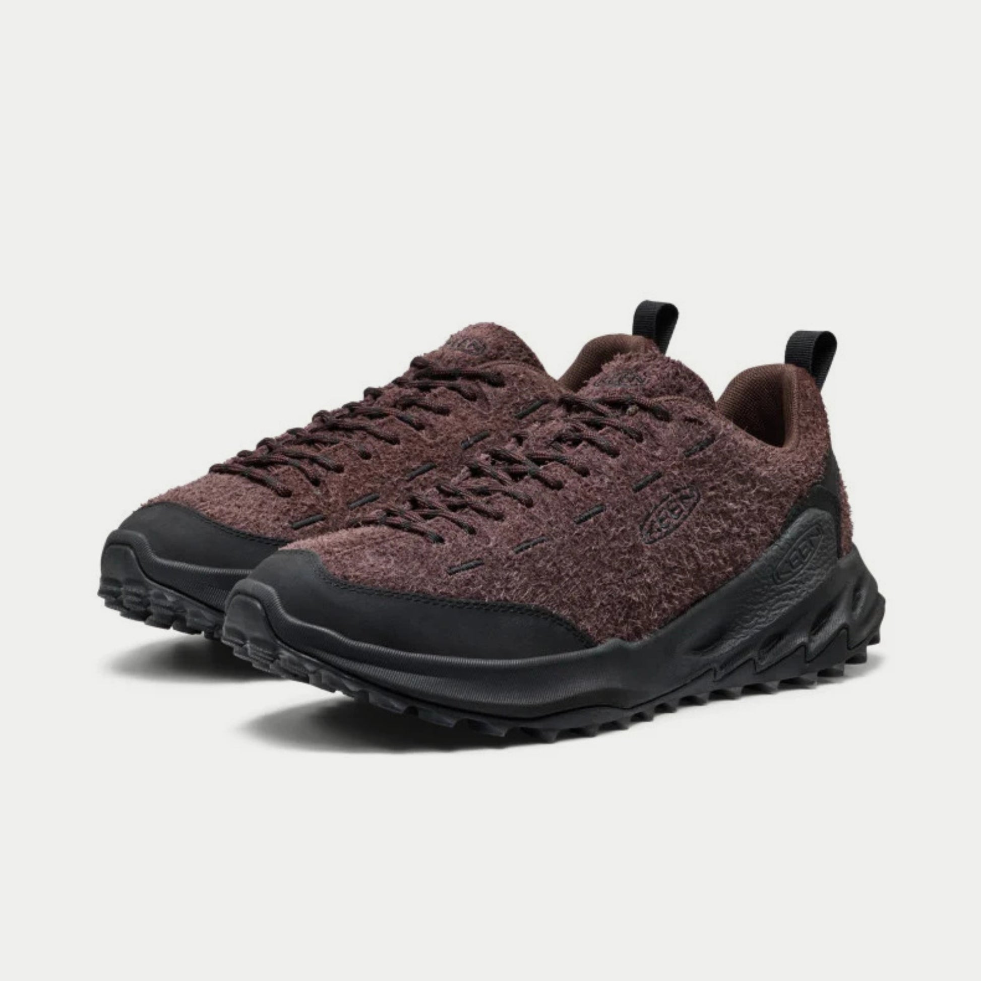 Baskets Jasper Zionic Java & Black KEEN - la paire de trois quarts avant, boucles de tirage noires au talon