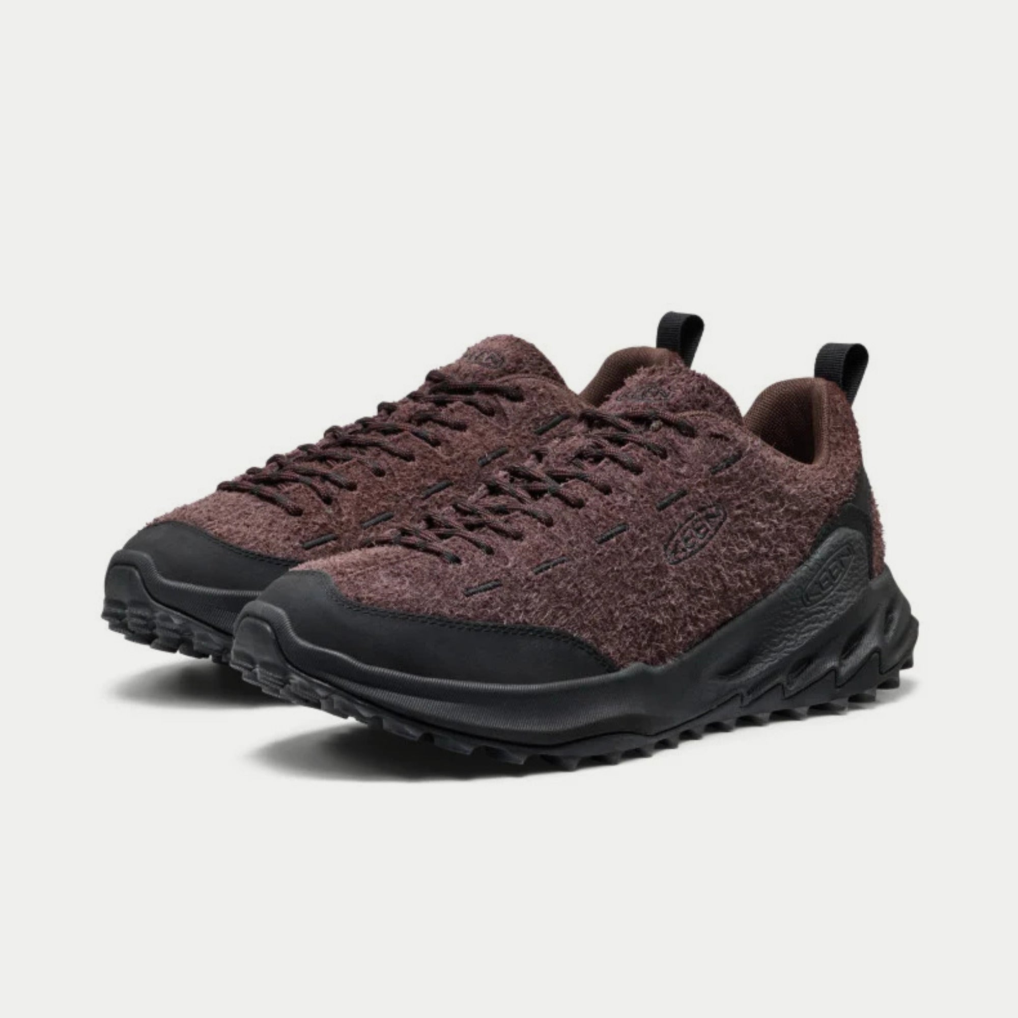 Baskets Jasper Zionic Java & Black KEEN - la paire de trois quarts avant, boucles de tirage noires au talon