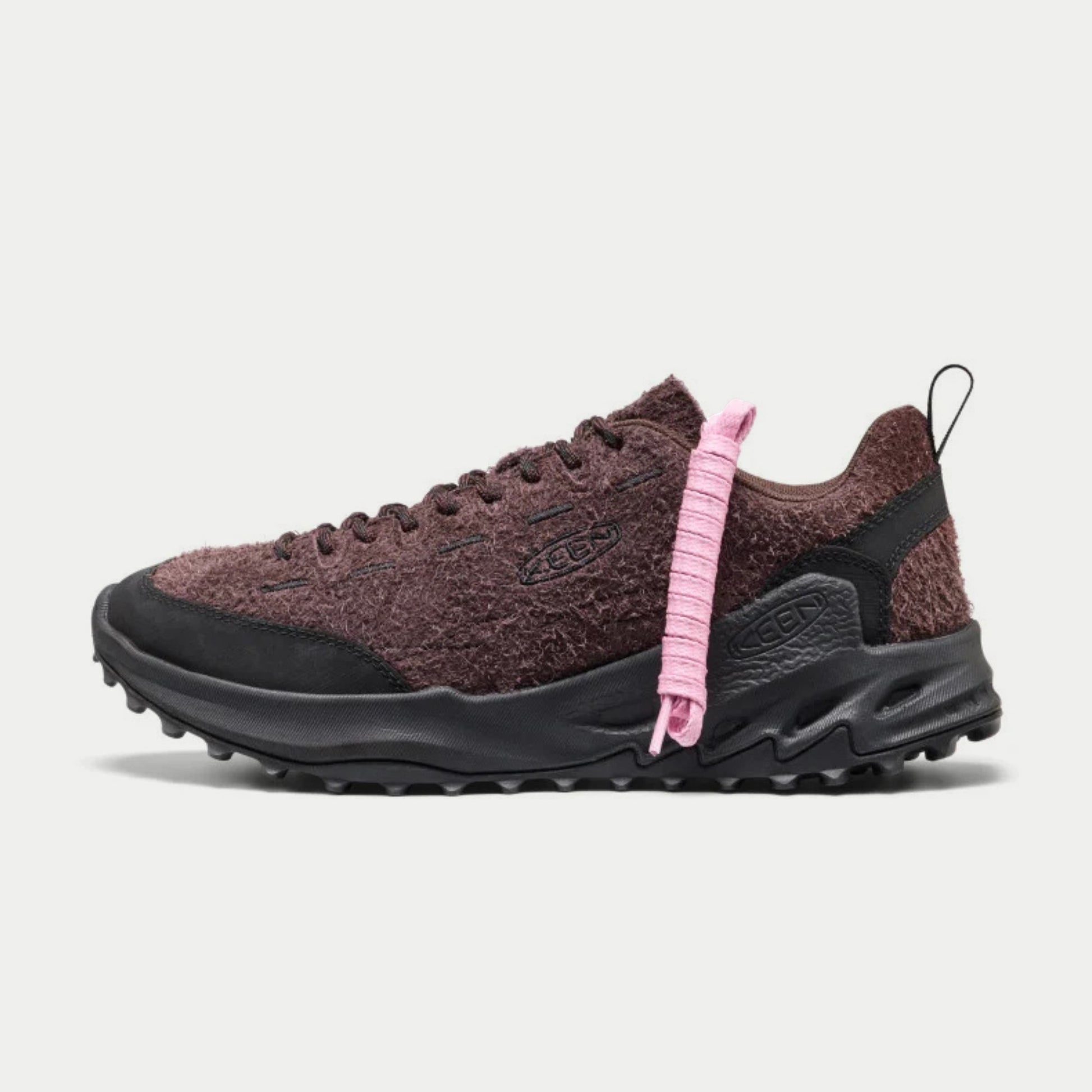 Baskets Jasper Zionic Java & Black KEEN - profil intérieur, seconde paire de lacets roses enroulée sur la tige