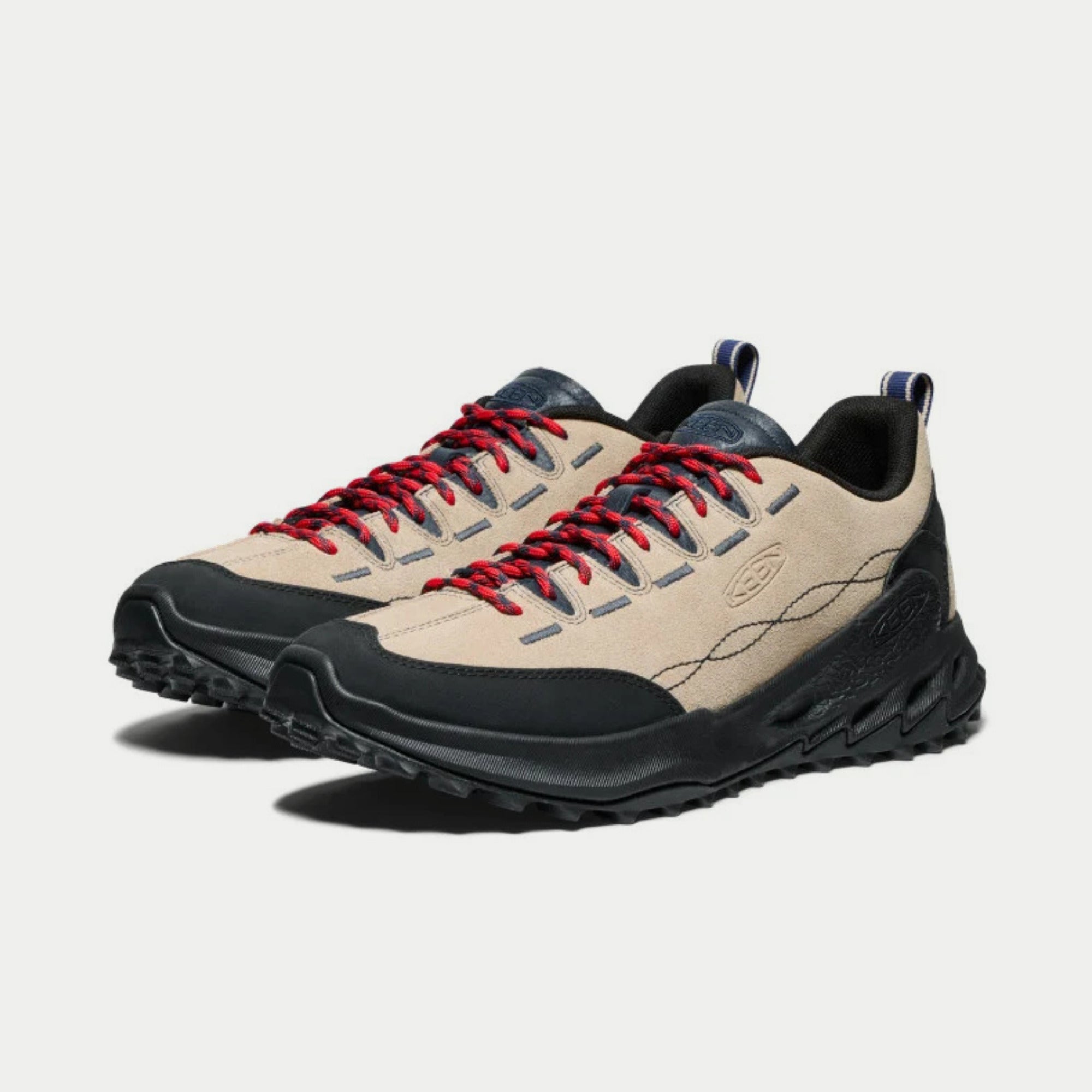 Baskets Jasper Zionic Safari KEEN - la paire de trois quarts avant, tige daim beige et bleu marine