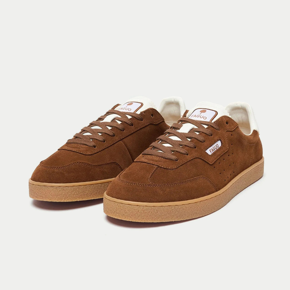 Baskets Lumbo camel Faguo, paire de trois quarts avant : lacets plats assortis et bout arrondi