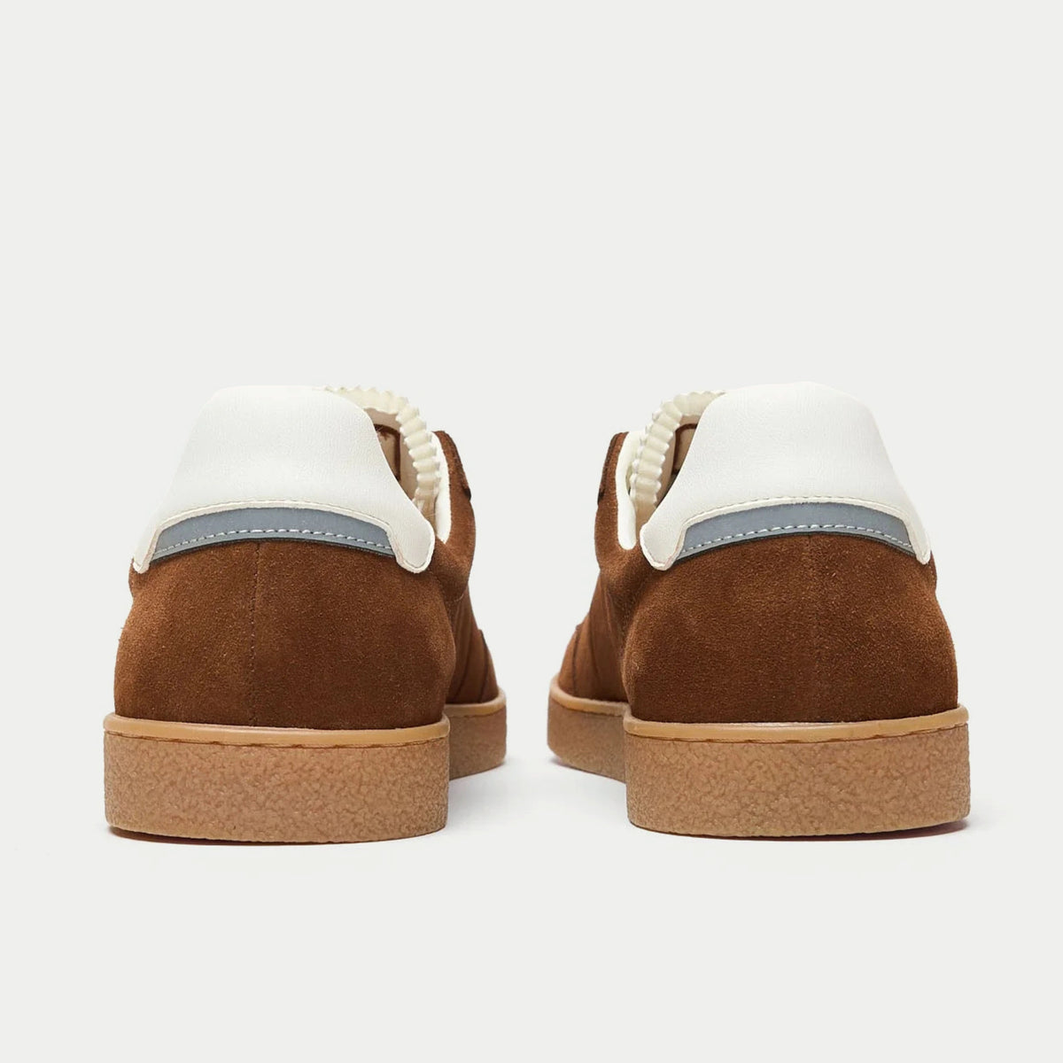 Baskets Lumbo camel Faguo vues de dos : talons en cuir suède et contreforts blancs