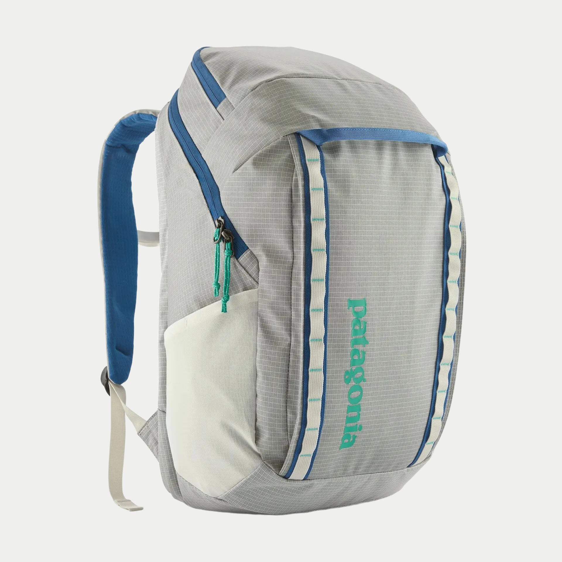 Sac à dos Patagonia Black Hole Pack 32L Birch White, trois-quarts avant : ripstop blanc cassé, zips bleu roi, tirettes menthe