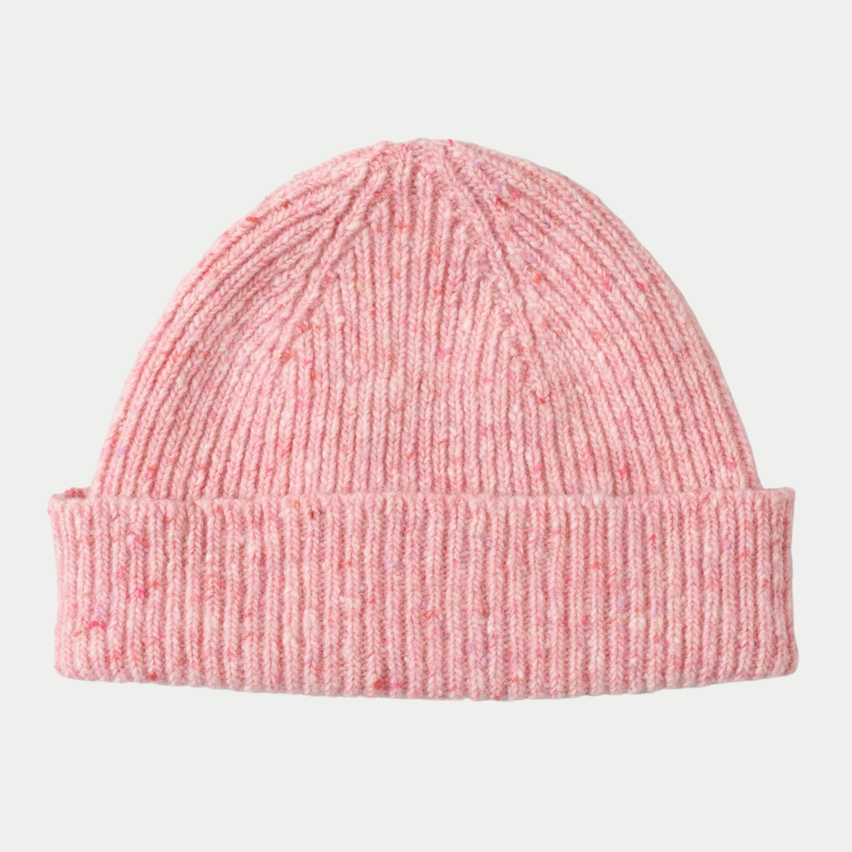 Bonnet Ardara Donegal Mackie Blossom, laine côtelée rose poudré mouchetée de rose vif, revers replié, vu de face