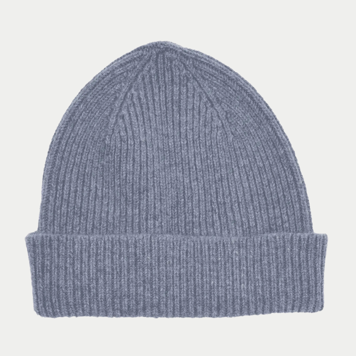 Bonnet Barra Denim bleu gris chiné, maille côtelée à l'aspect délavé, revers replié, calotte en dôme, de face.