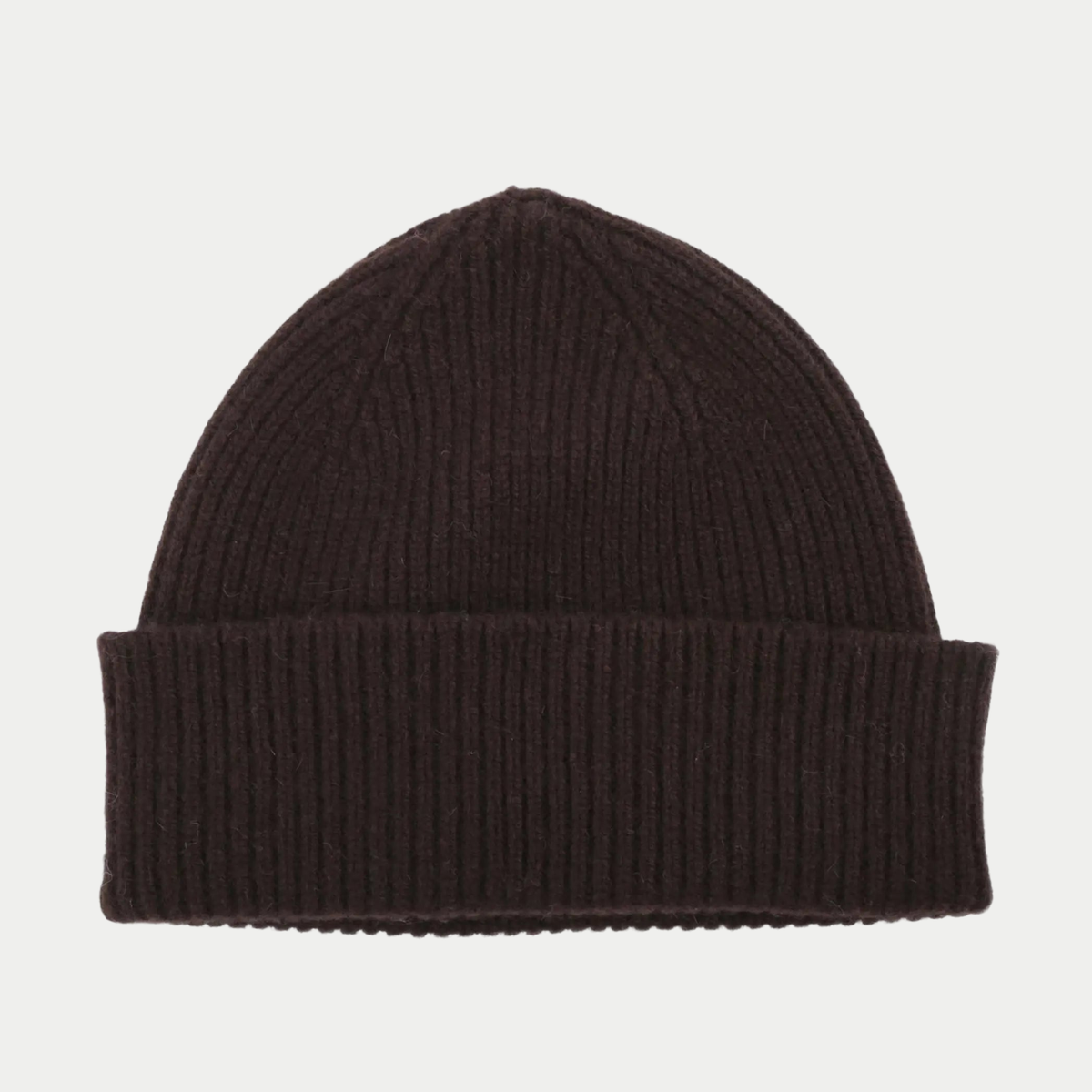 Bonnet Barra Mackie Ebony, brun très foncé presque noir, maille côtelée en laine et angora, revers large, vu de face