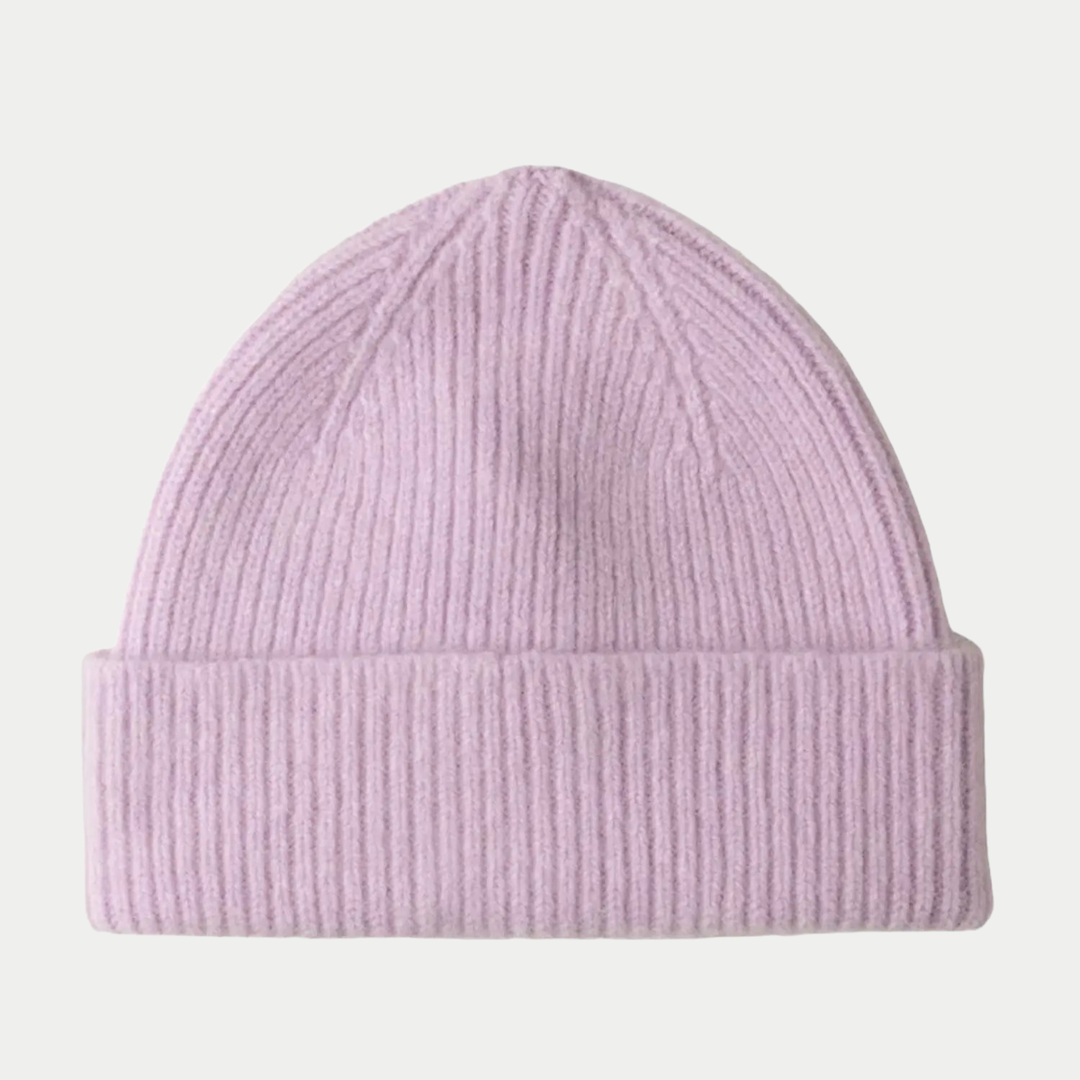 Bonnet Barra French Lilac Mackie, laine côtelée lilas pastel, revers large replié, calotte arrondie, vu de face.
