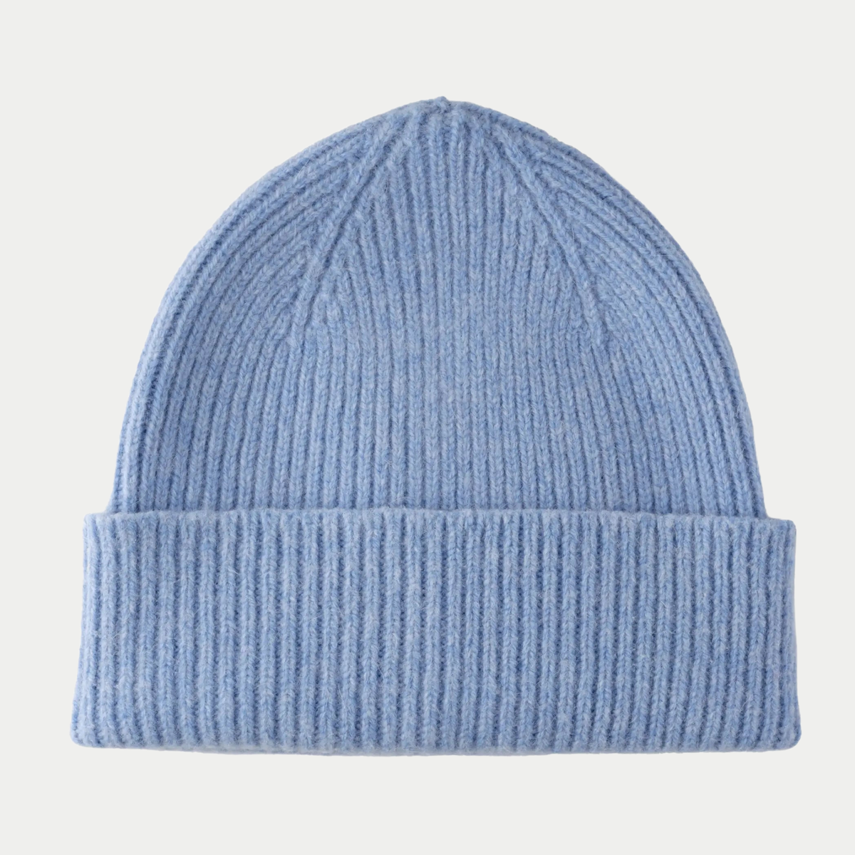Bonnet Barra Harbour bleu ciel doux et chiné, maille côtelée au halo duveteux, revers replié, vu de face.