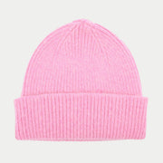 Bonnet Barra rose bonbon soutenu, laine légèrement chinée de blanc, côtes fines et revers replié.
