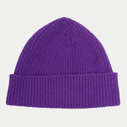 Bonnet Barra violet vif franc, maille côtelée serrée, revers double, calotte en dôme à plat.