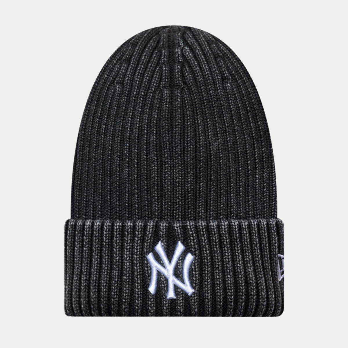 Bonnet New York Yankees Washed New Era noir délavé, vue de face avec le logo NY brodé blanc sur le revers