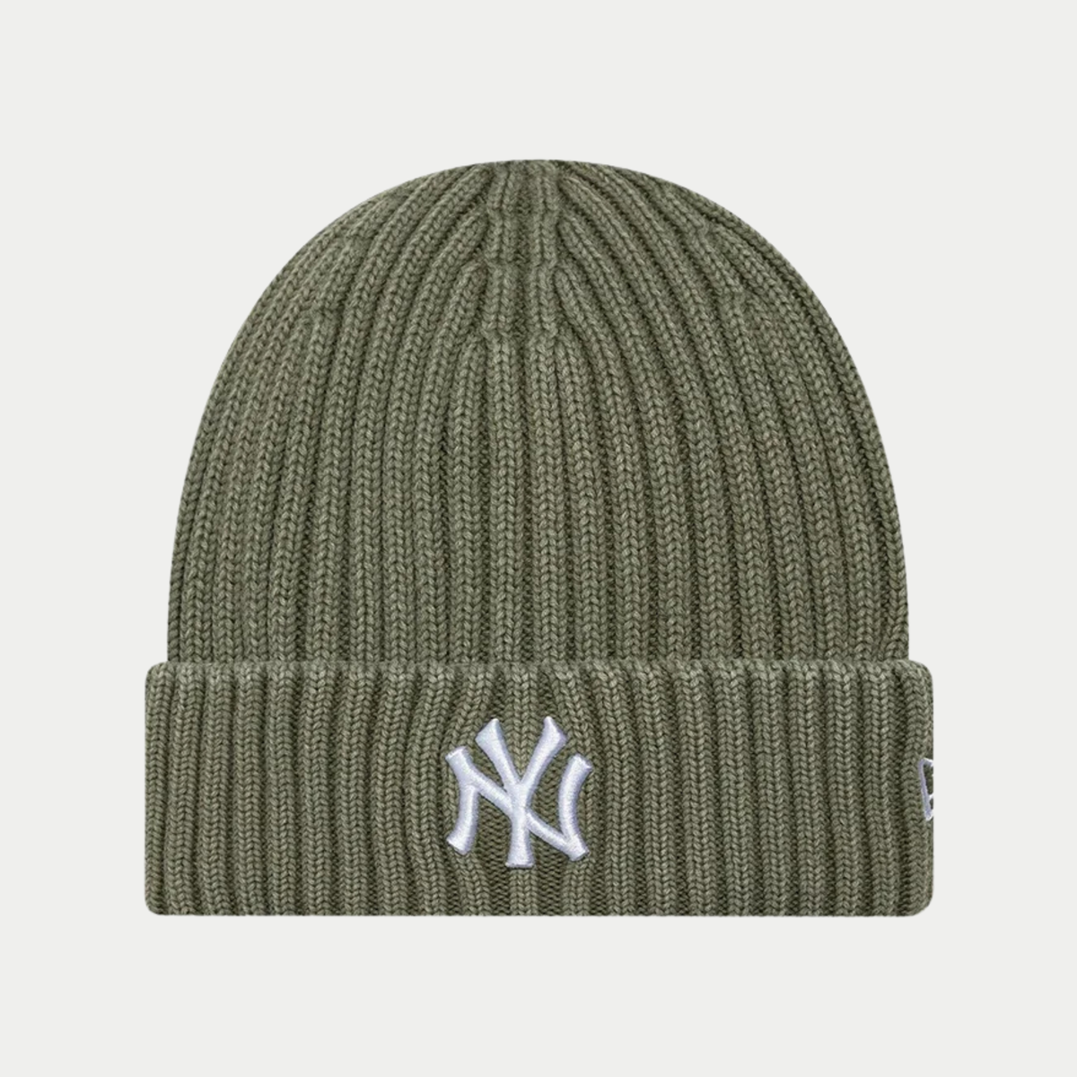 Bonnet New Era New York Yankees Washed vert en maille côtelée, vue de face avec le logo NY brodé blanc sur le revers