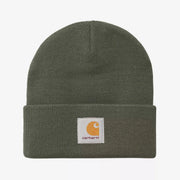 Bonnet Short Watch Shungite Carhartt WIP, vue de face : maille côtelée vert kaki grisé et étiquette tissée sur le revers