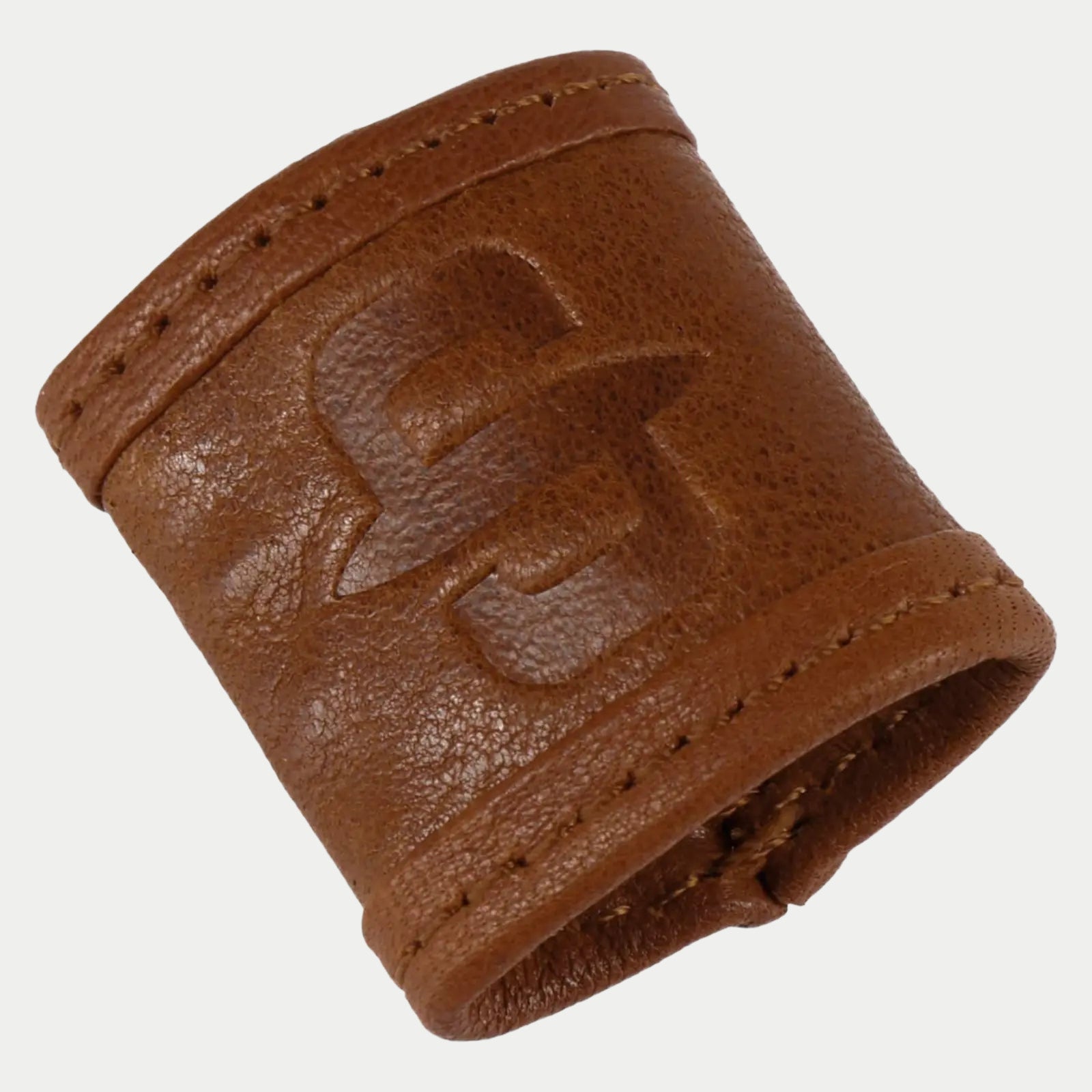 Détail du passant en cuir cognac Stetson avec logo embossé