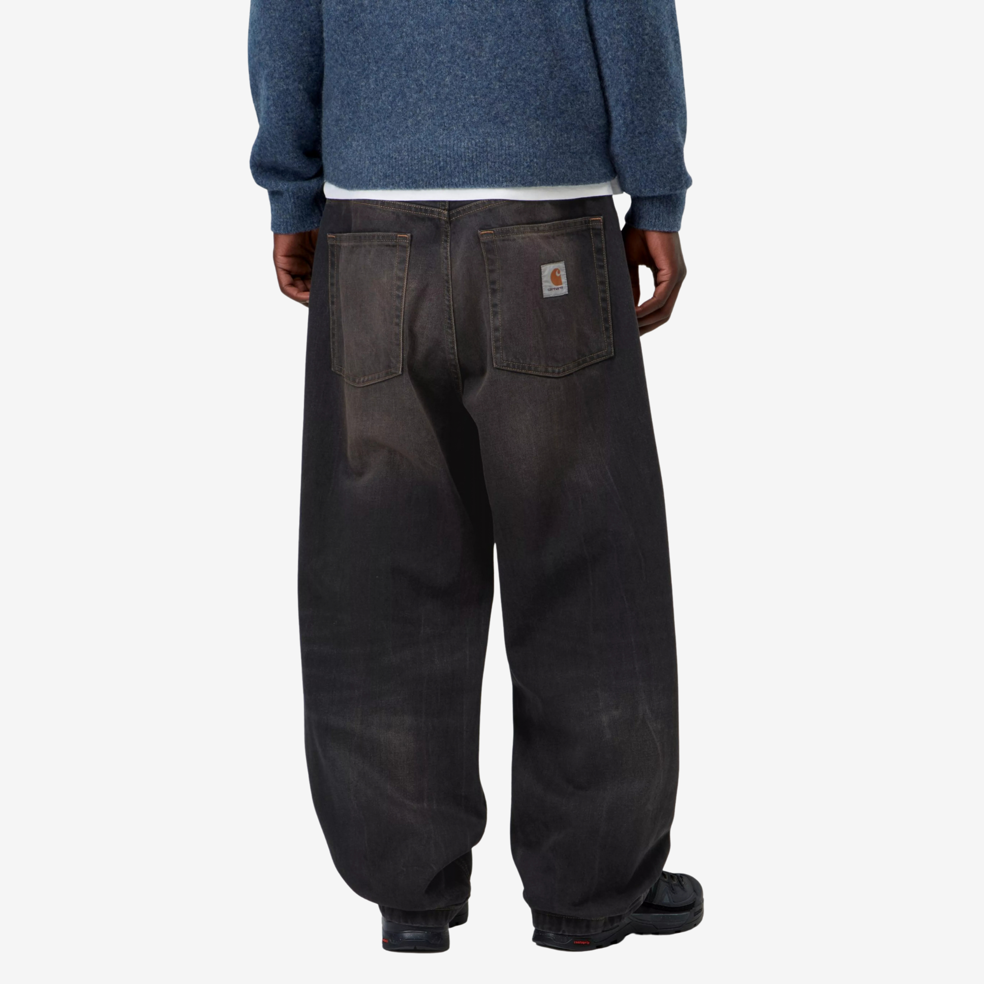 Brandon Pant porté de dos, délavage plus clair sur le siège et le haut des cuisses