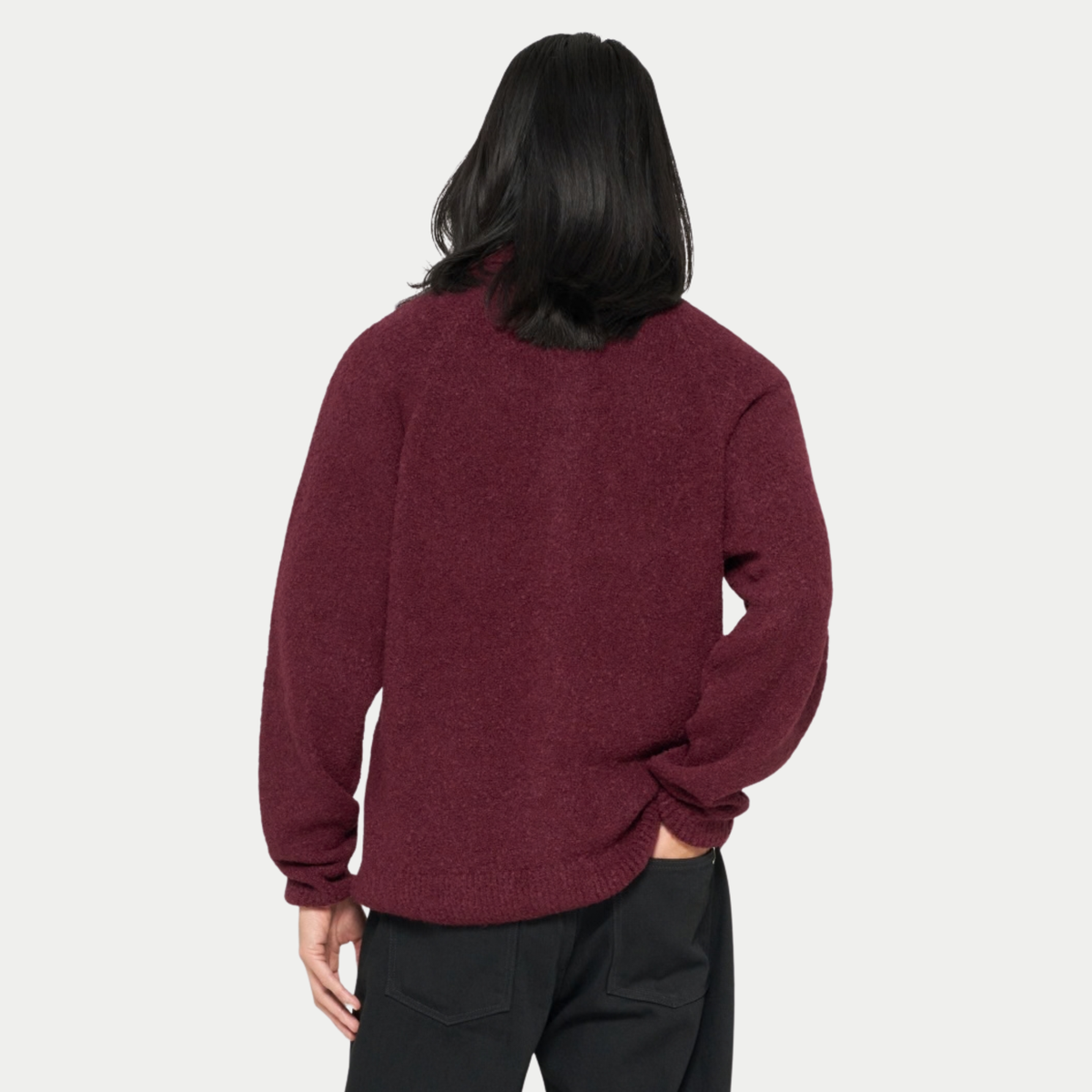 Cardigan Gemini Edwin bordeaux porté de dos, épaules raglan et coupe décontractée