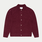 Cardigan Gemini Edwin bordeaux en maille bouclette, à plat de face, col chemise et boutons ivoire