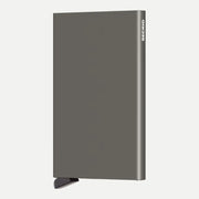 Porte-cartes aluminium gris taupe métallisé, vue de face debout, tranche biseautée